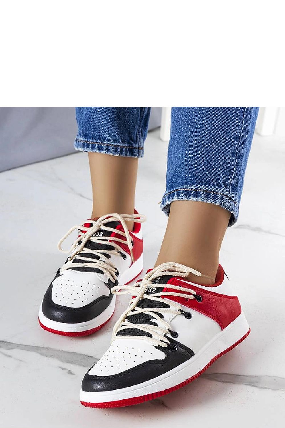 Baskets model 208014 Solea